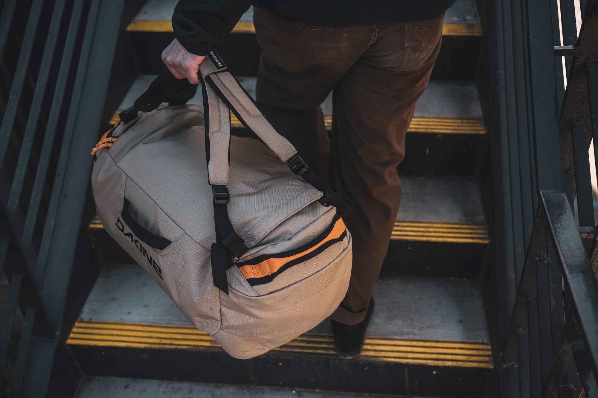 dakine-ranger-duffle-60l-reisetasche-900d-wetterfestes-gewebe-abnehmbare-rucksac image 3