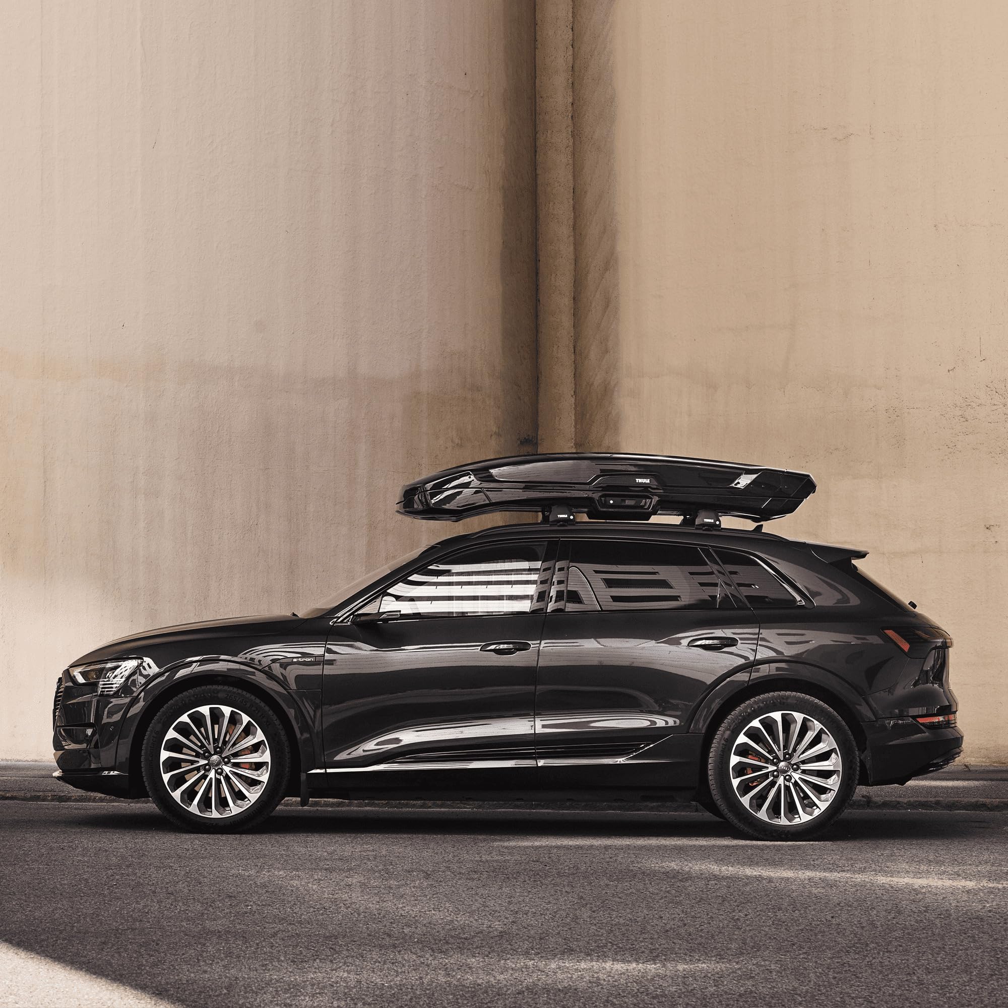 thule-vector-dachbox-dualside-ffnung-led-innenbeleuchtung-filzauskleidung image 5