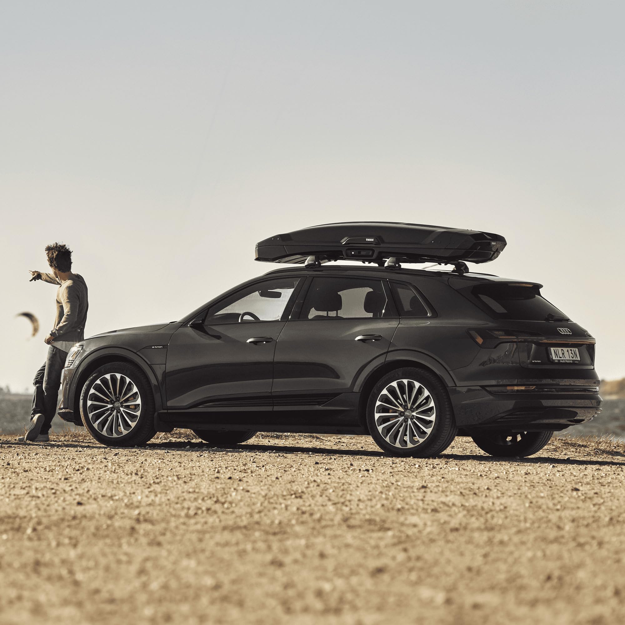 thule-vector-dachbox-dualside-ffnung-led-innenbeleuchtung-filzauskleidung image 7