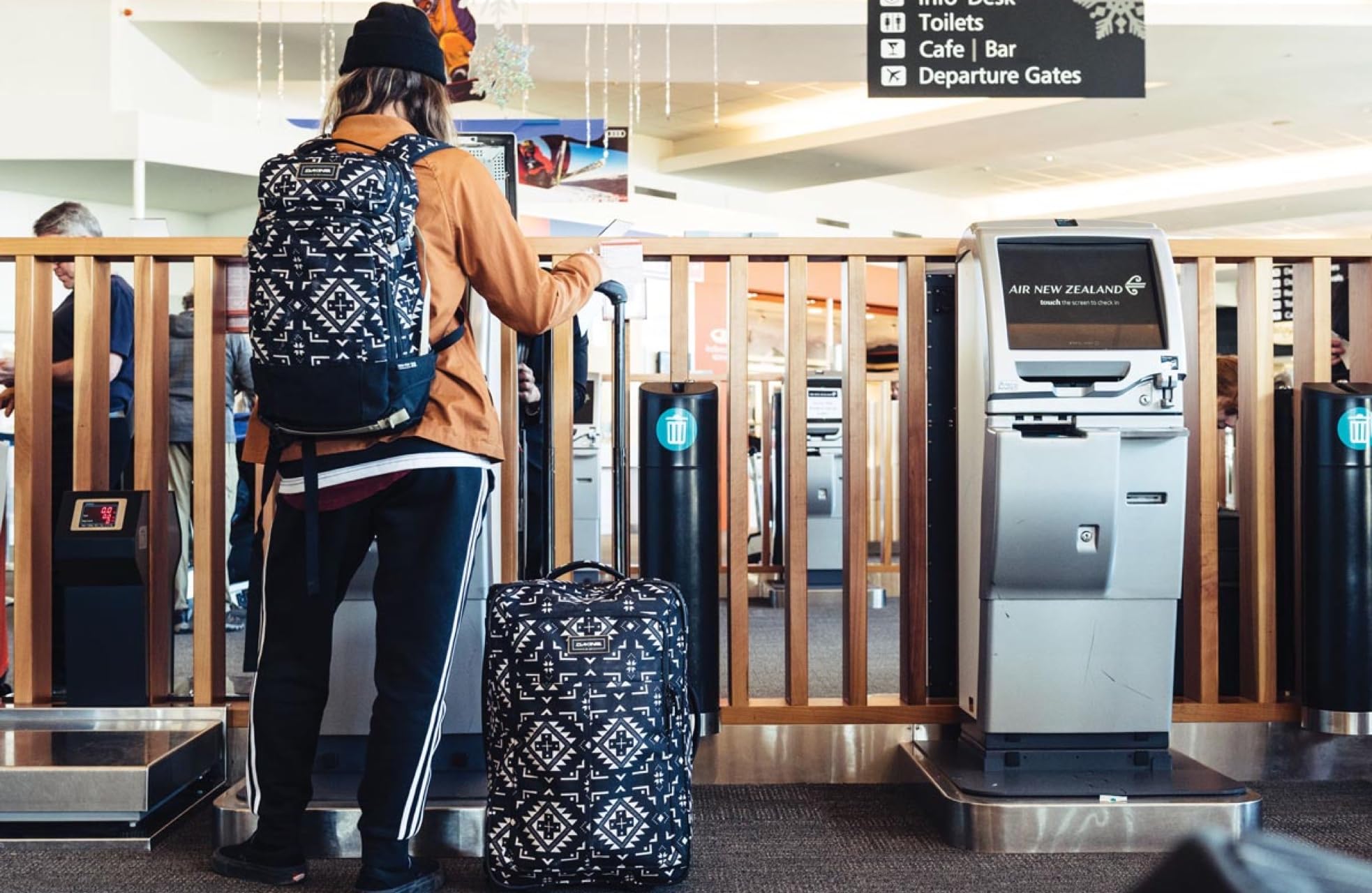 dakine-carry-on-roller-42l-handgep-ck-trolley-split-level-reisekoffer-aus-recyce image 6