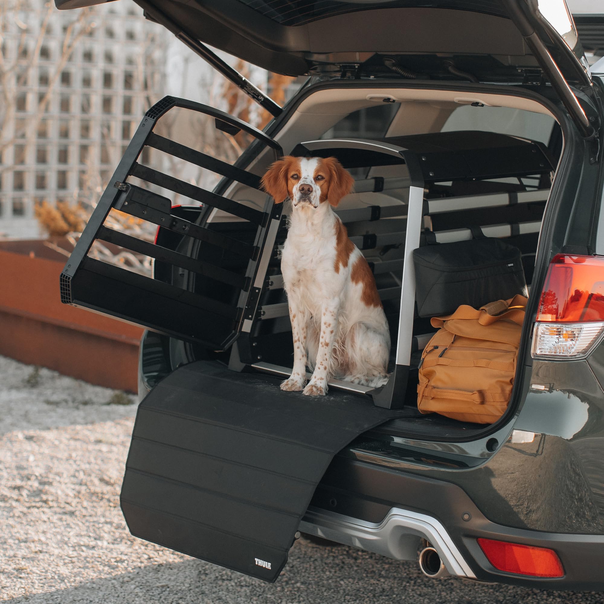 thule-allax-hundebox-xs-gepr-fte-auto-transportbox-mit-knautschzone-black-alumin image 2