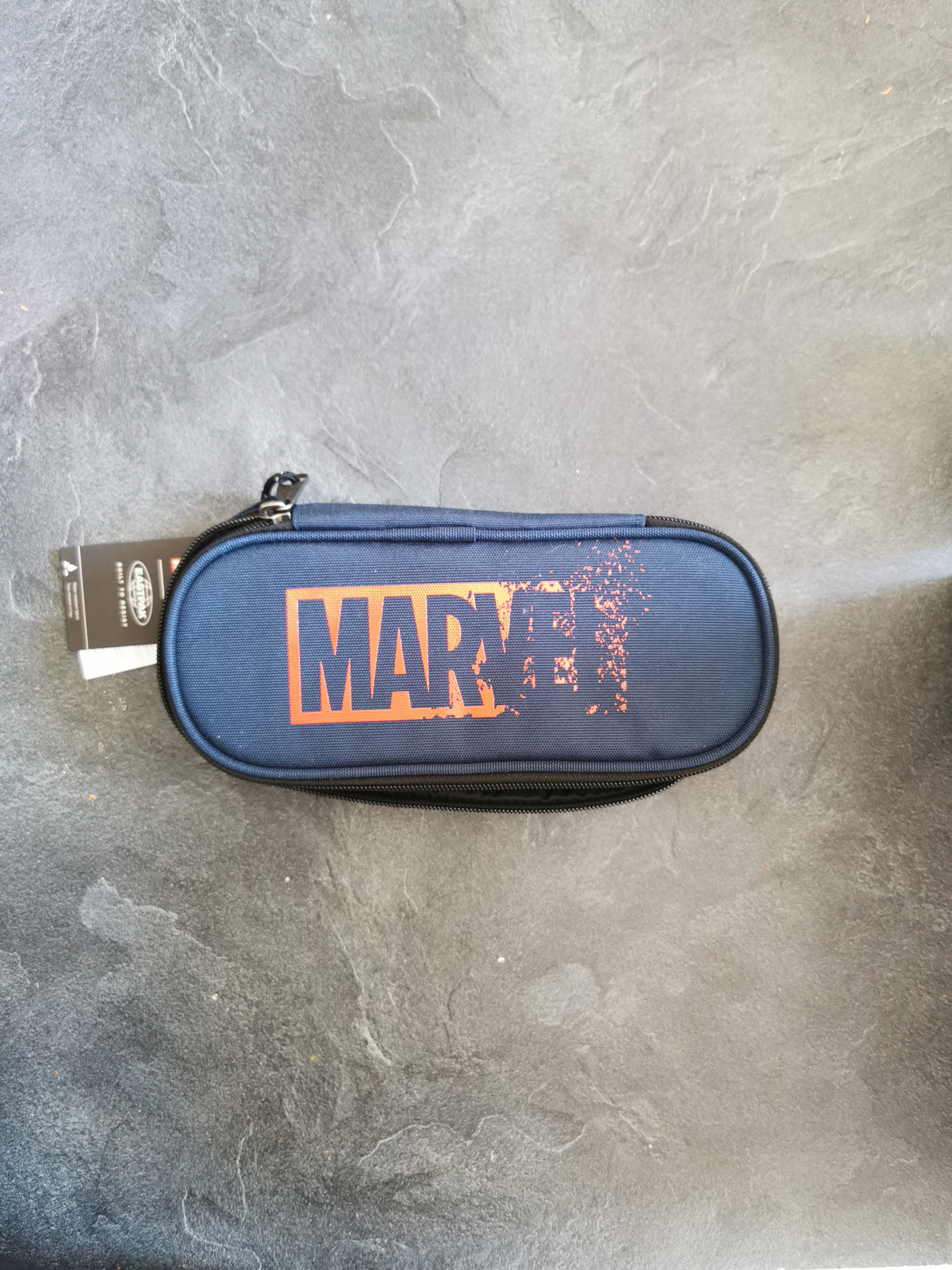 Schönes Etui, praktische Größe